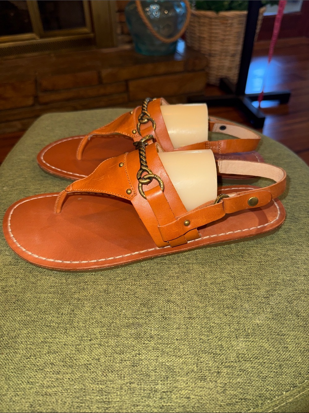 Michael Kors Tan Leather T-Strap Flat Heel Sandals With Chain and Studs Size 11M - Picture 5 of 11